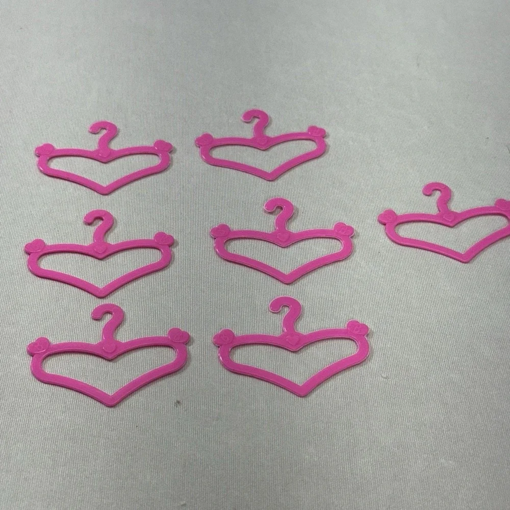 Barbie Heart Shaped Hot Pink Hangers‎ (7)